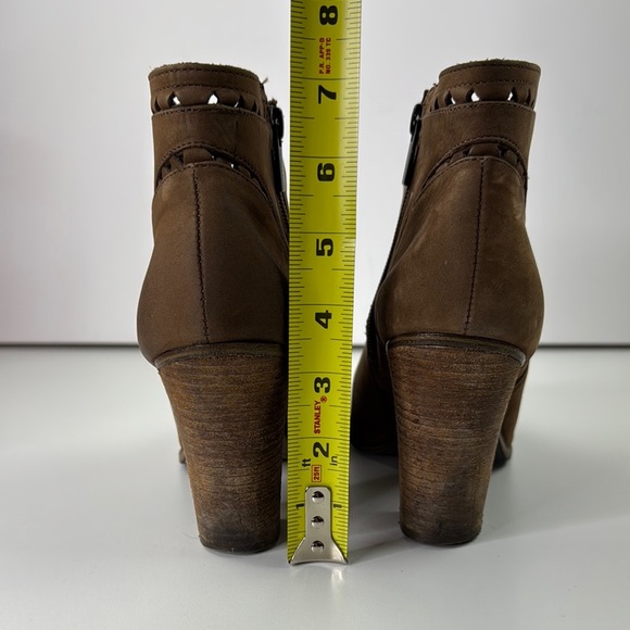 Vince Camuto Brown Heeled Boots with Chunky Heel and Western Design - Picture 7 of 14